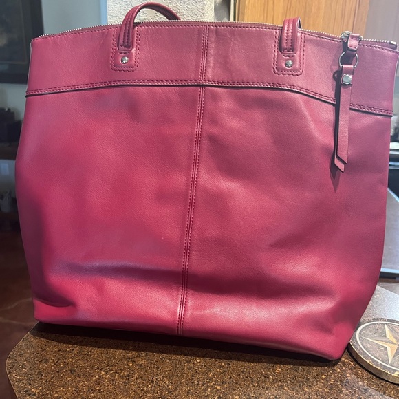 Raspberry embossed leather Coach shoulder bag; great condition - Picture 2 of 11